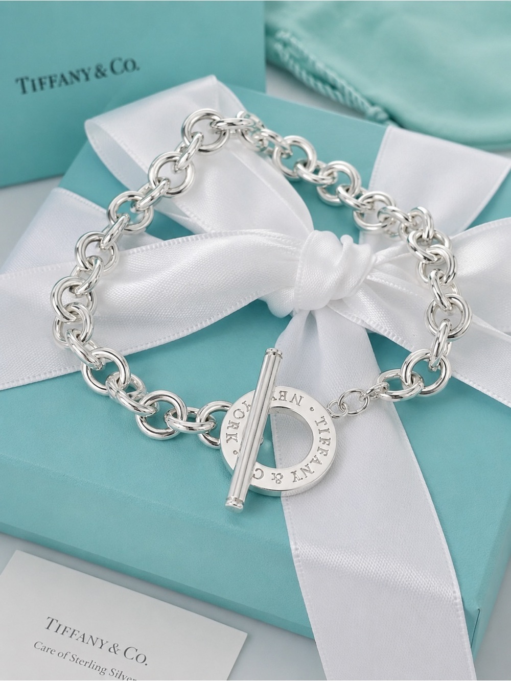 Authenticated Tiffany & Co Toggle Bracelet Charm Silver Return to Tiffany 8.75”